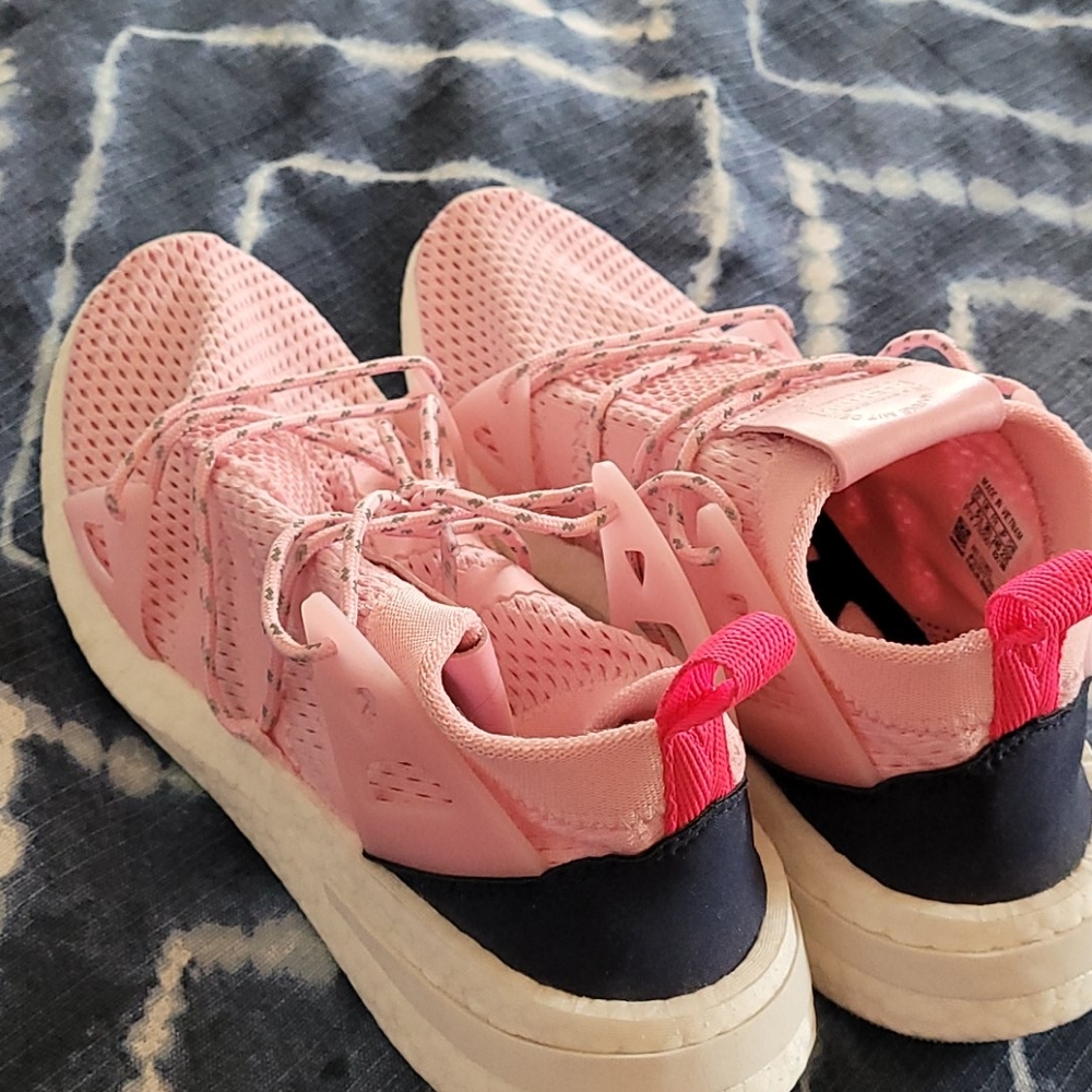New adidas..pink..size 7..very nice